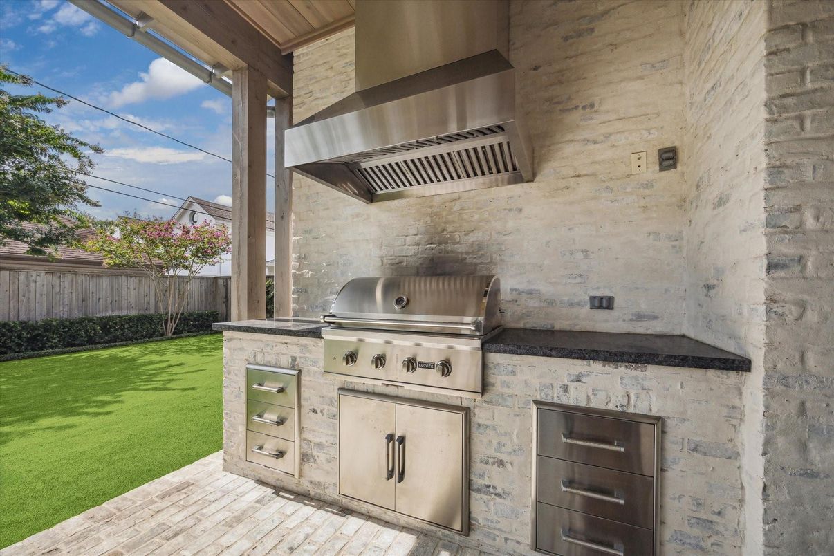 Exterior, Outdoor Kitchen