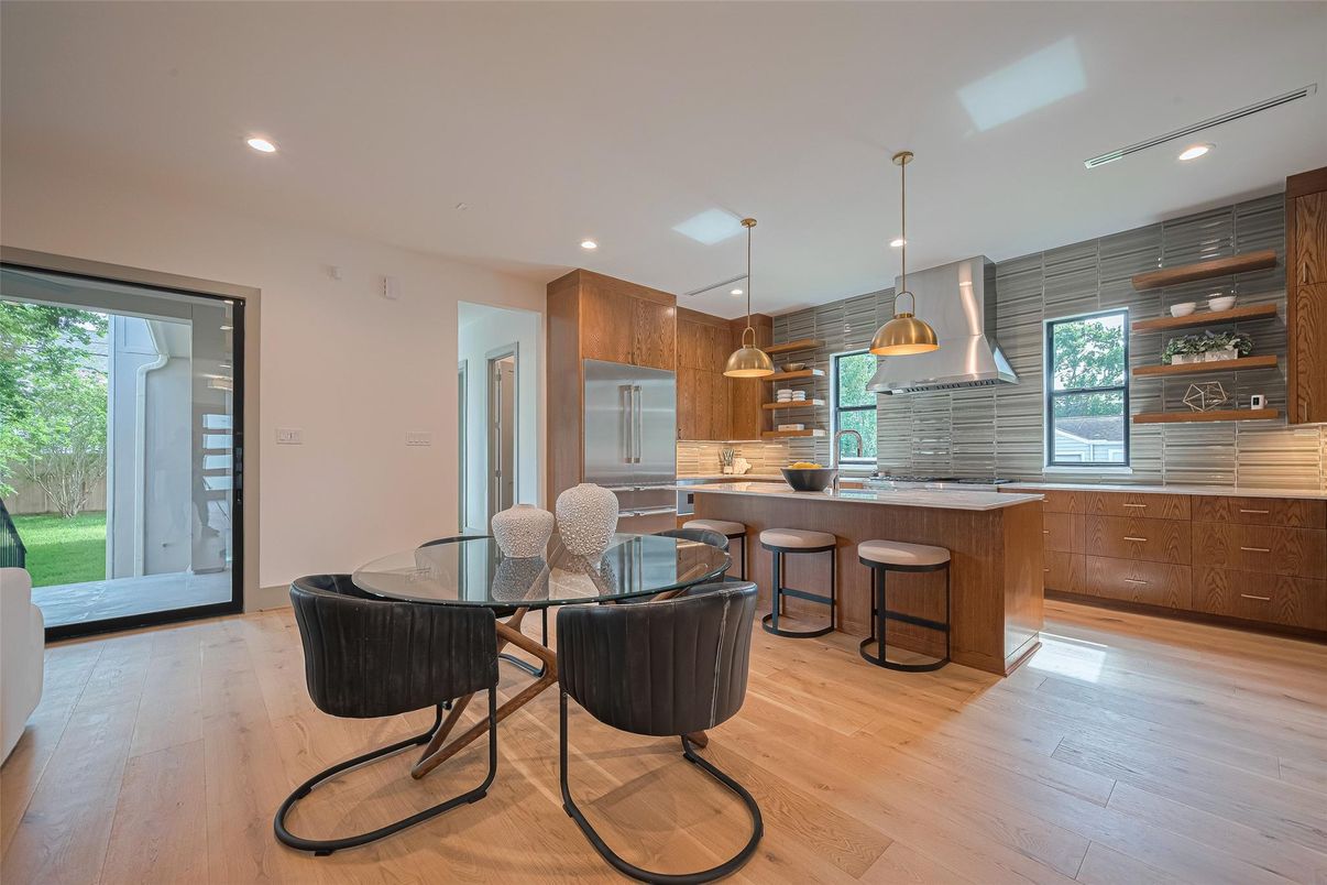 Dining room, Interior, Kitchen, Pendant Lights, Recessed Lighting, Wood Texture Flooring