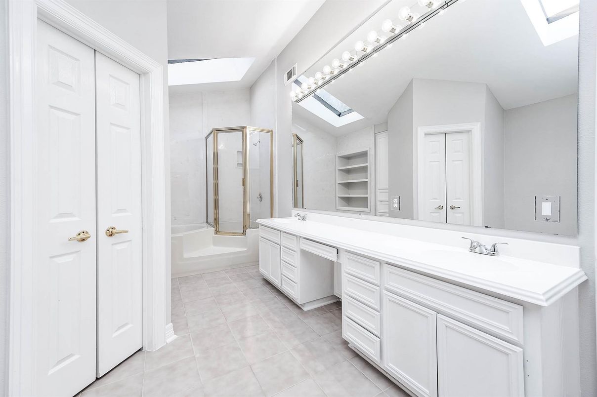 Bathroom, Dual Sink Vanities, Interior