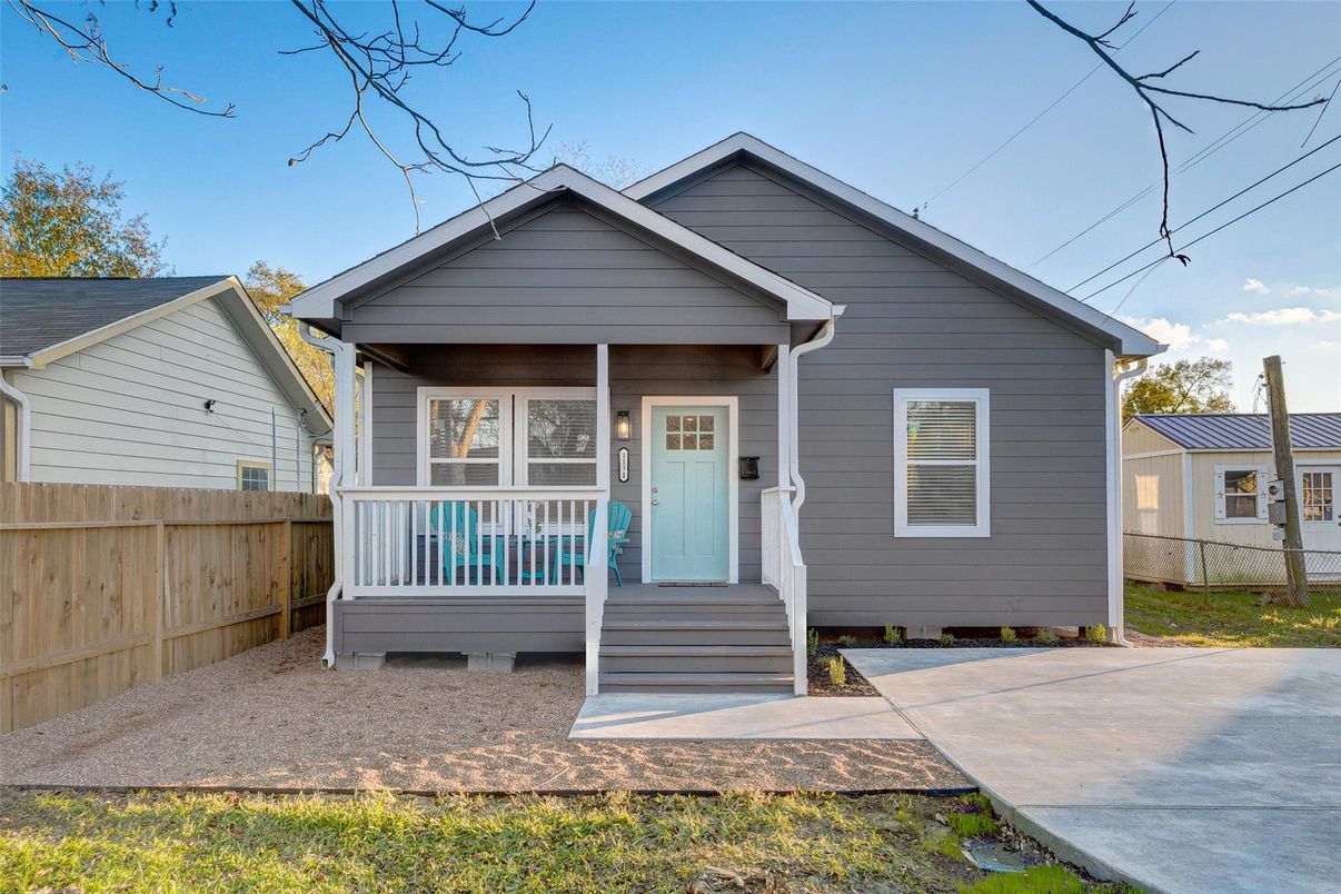 Exterior, Facade, American Craftsman