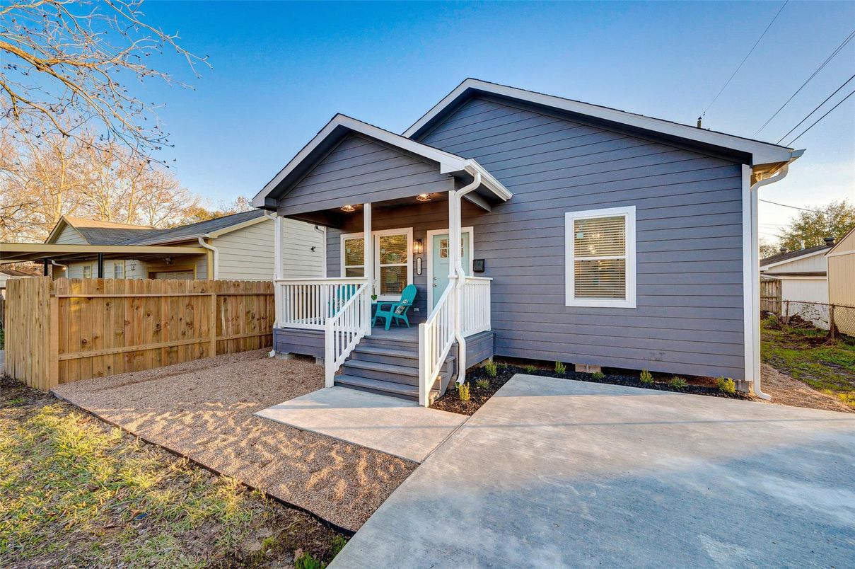 Exterior, Facade, American Craftsman