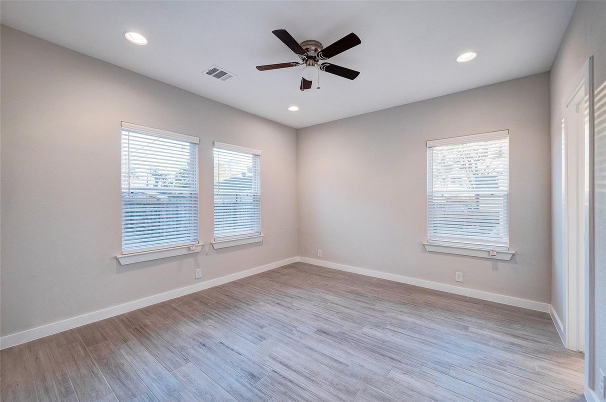 Empty room, Interior, Recessed Lighting, Wood Texture Flooring