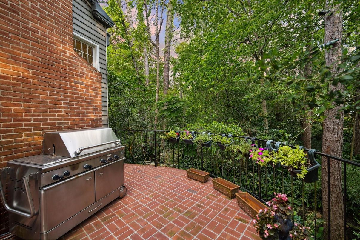 Exterior, Outdoor Kitchen