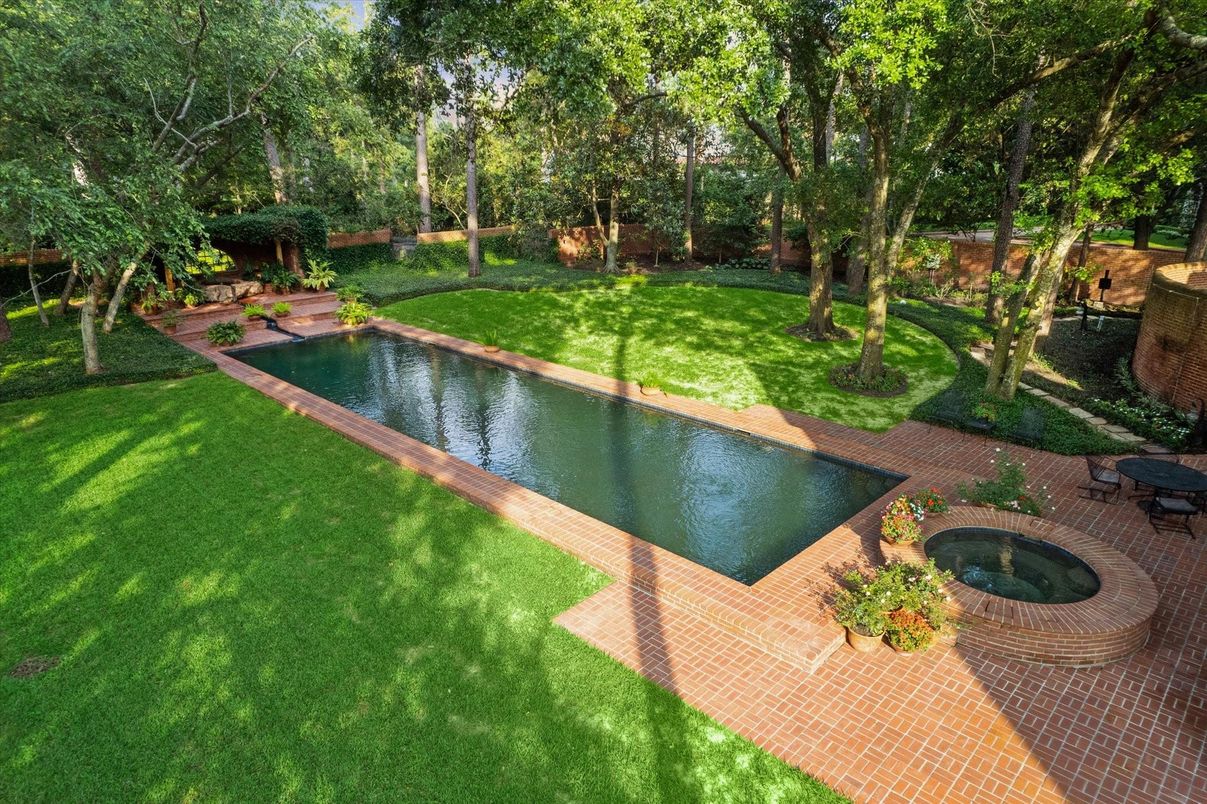 Exterior, Pool, Water