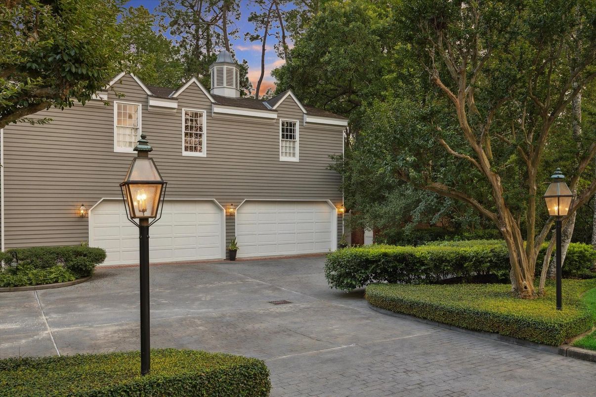 Attached, Exterior, Facade, Raised Ranch