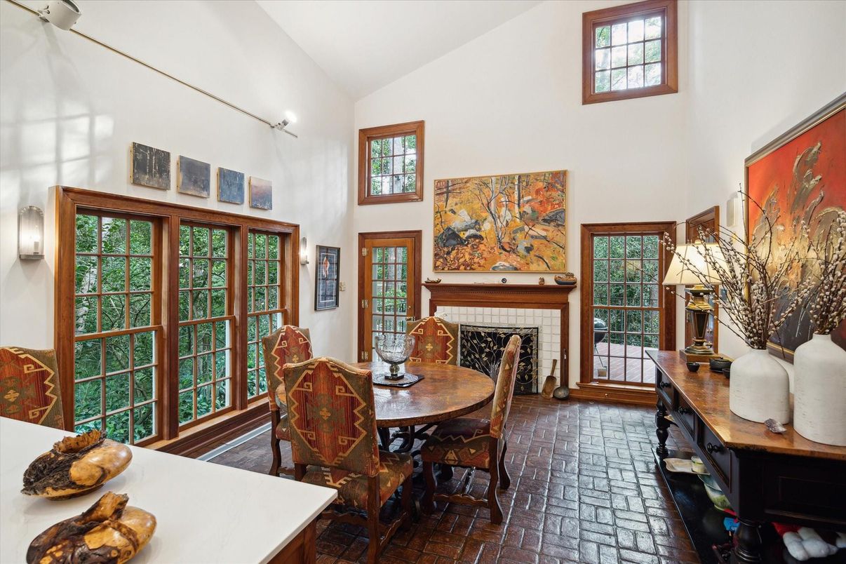 Dining room, Fireplace, Interior