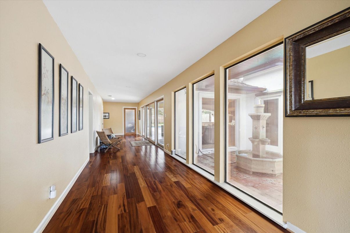 Interior, Recessed Lighting, Wood Texture Flooring