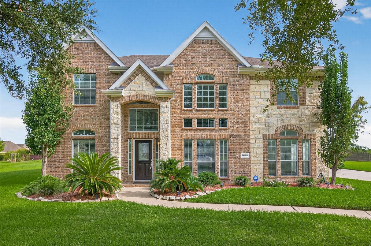 Exterior, Facade, Brick Facade, Brick Traditional