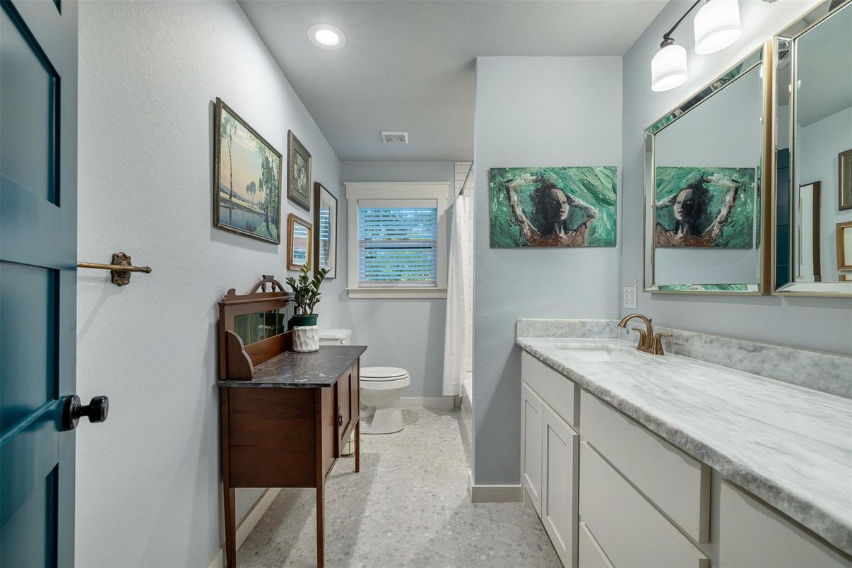 Bathroom, Interior, Recessed Lighting
