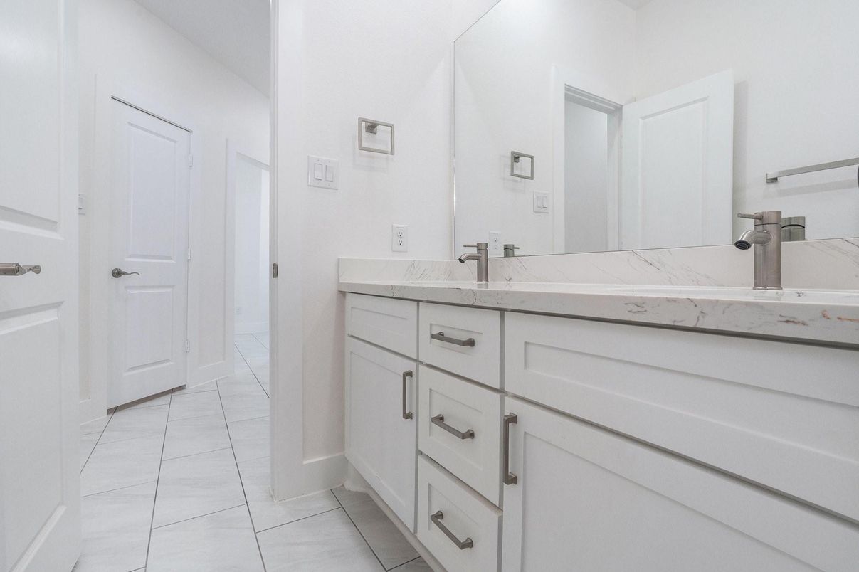 Bathroom, Dual Sink Vanities, Interior