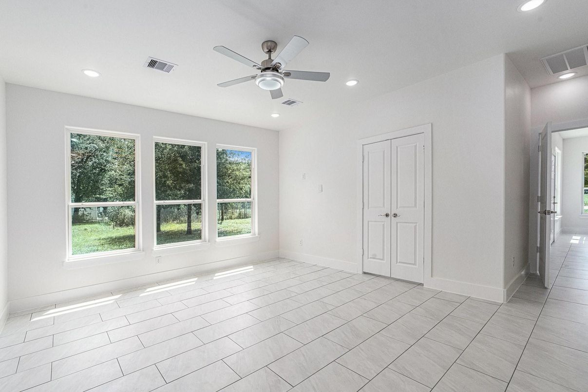 Empty room, Interior, Recessed Lighting