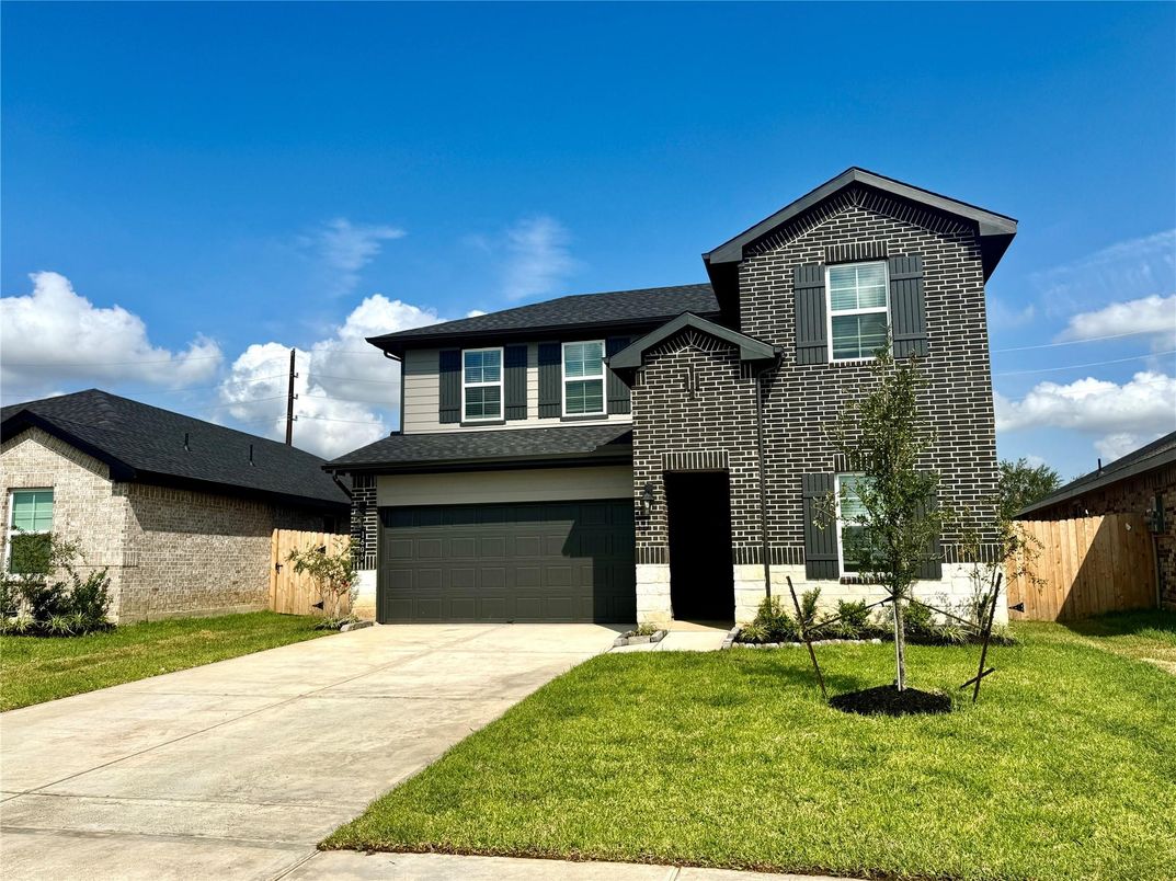 Attached, Exterior, Facade, Brick Traditional