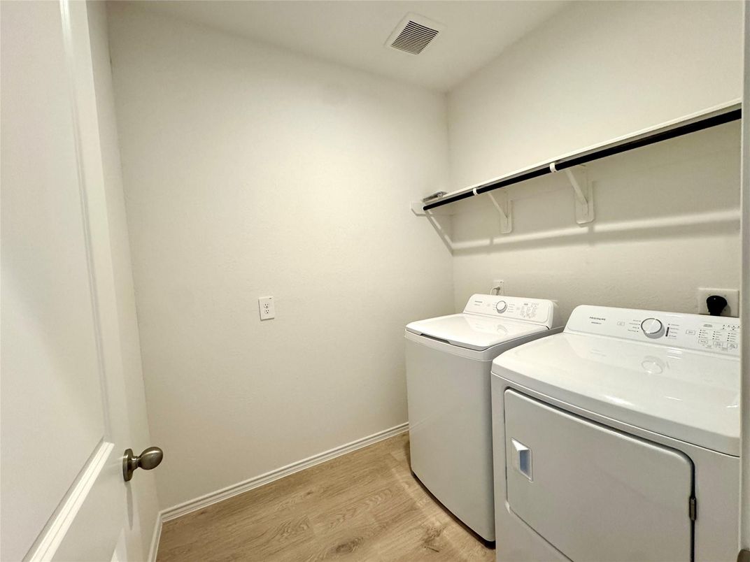 Interior, Washer, Wood Texture Flooring