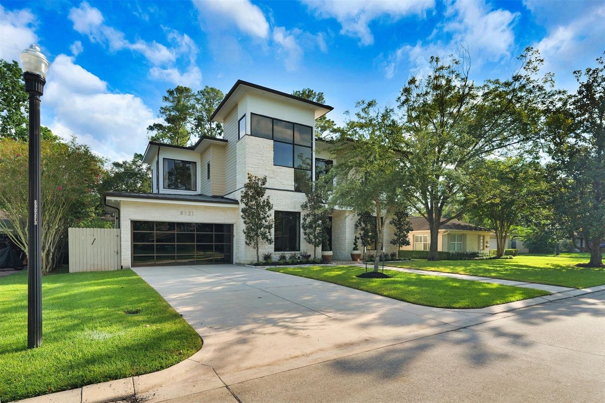 Attached, Backyard, Exterior, Facade, Modern