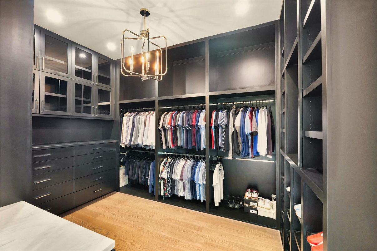 Interior, Pendant Lights, Walk-in Closets, Wood Texture Flooring
