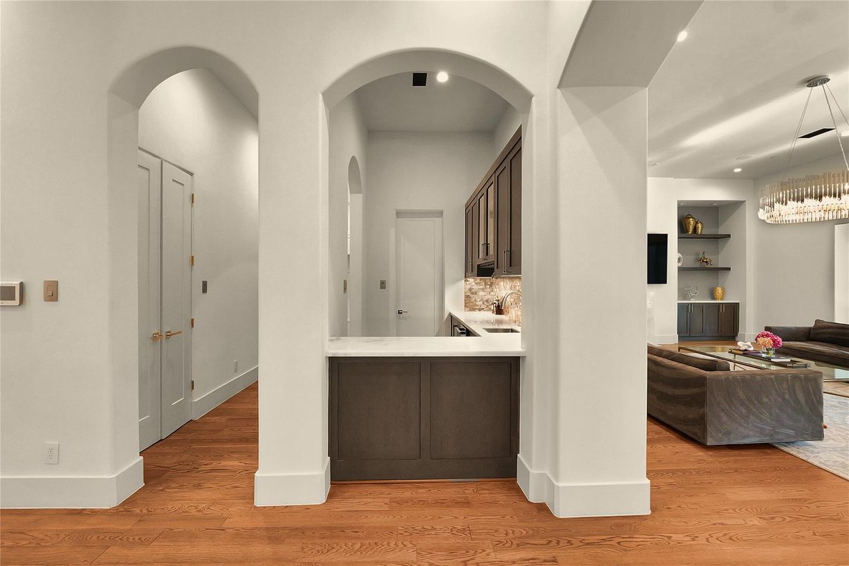 Chandelier, Interior, Living room, Pendant Lights, Recessed Lighting, Wood Texture Flooring