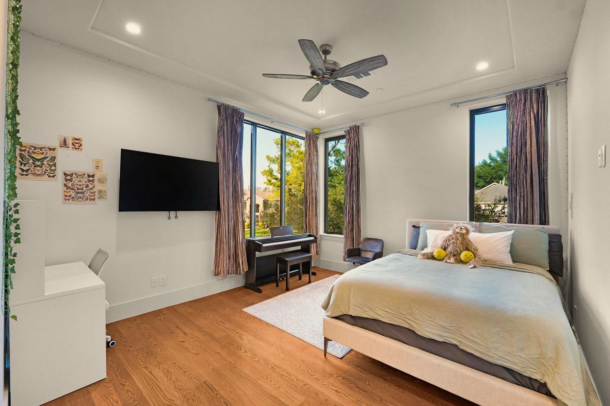 Bedroom, Interior, Piano, Recessed Lighting, Wood Texture Flooring