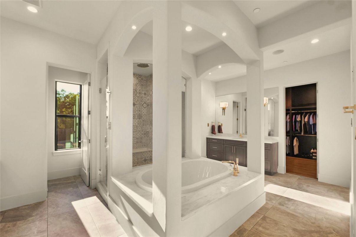 Bathroom, Interior, Recessed Lighting, Wood Texture Flooring