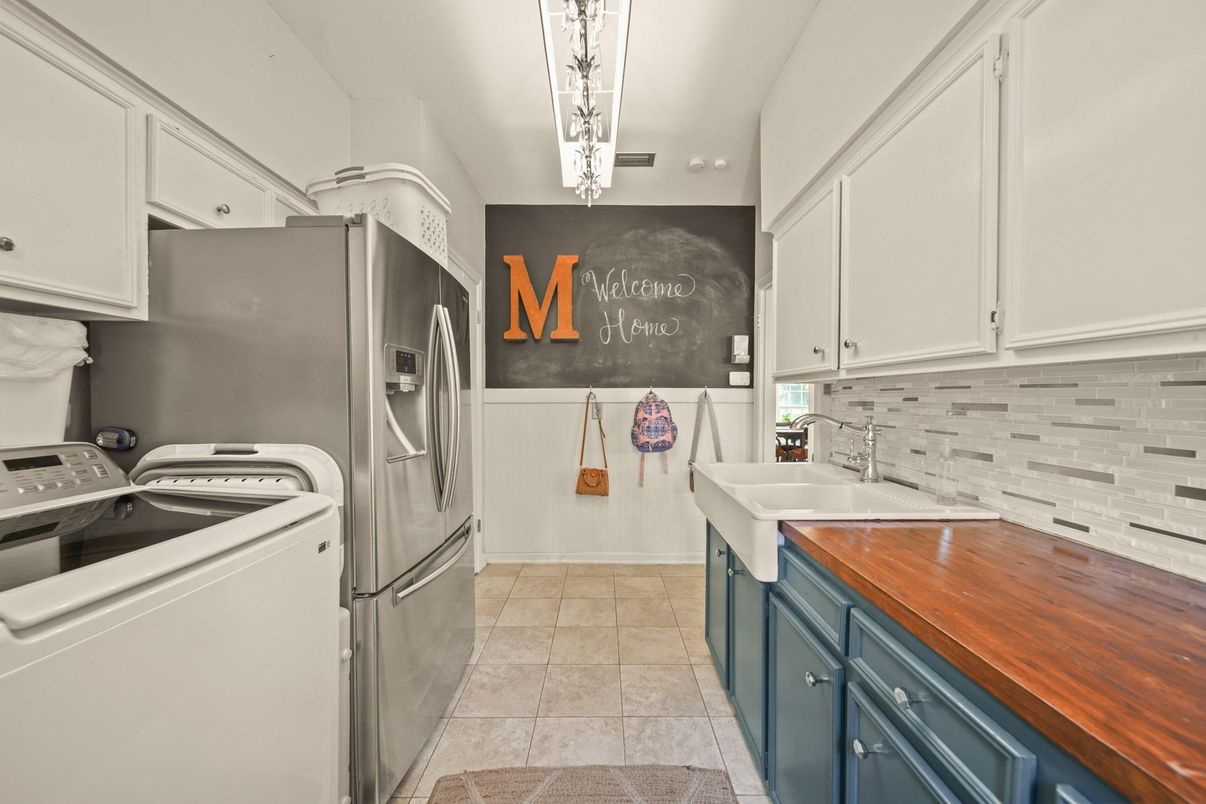 Interior, Kitchen, Recessed Lighting, Washer