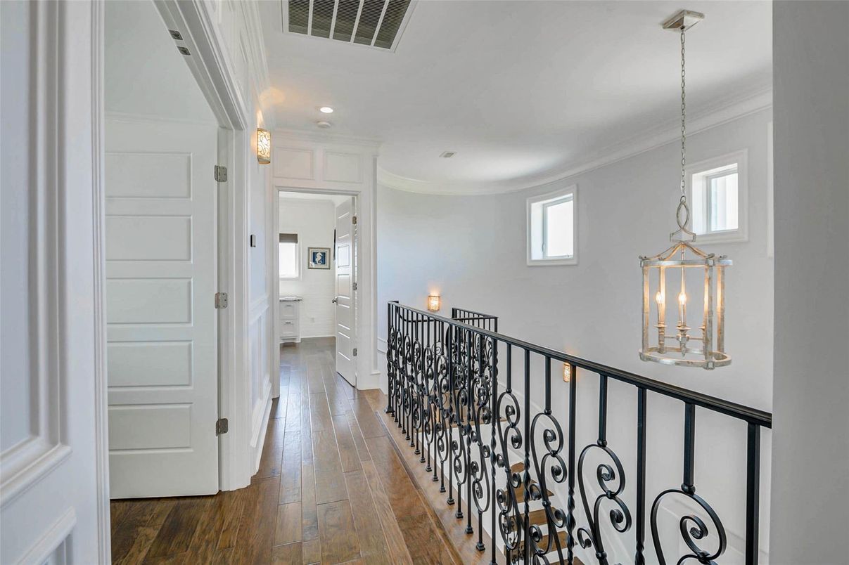 Interior, Pendant Lights, Recessed Lighting, Wood Texture Flooring