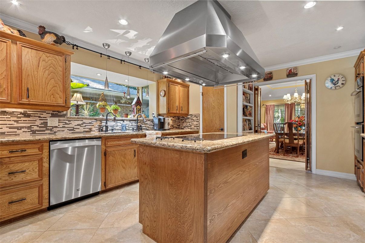 Chandelier, Dining room, Interior, Kitchen, Recessed Lighting, Stainless Steel Appliances