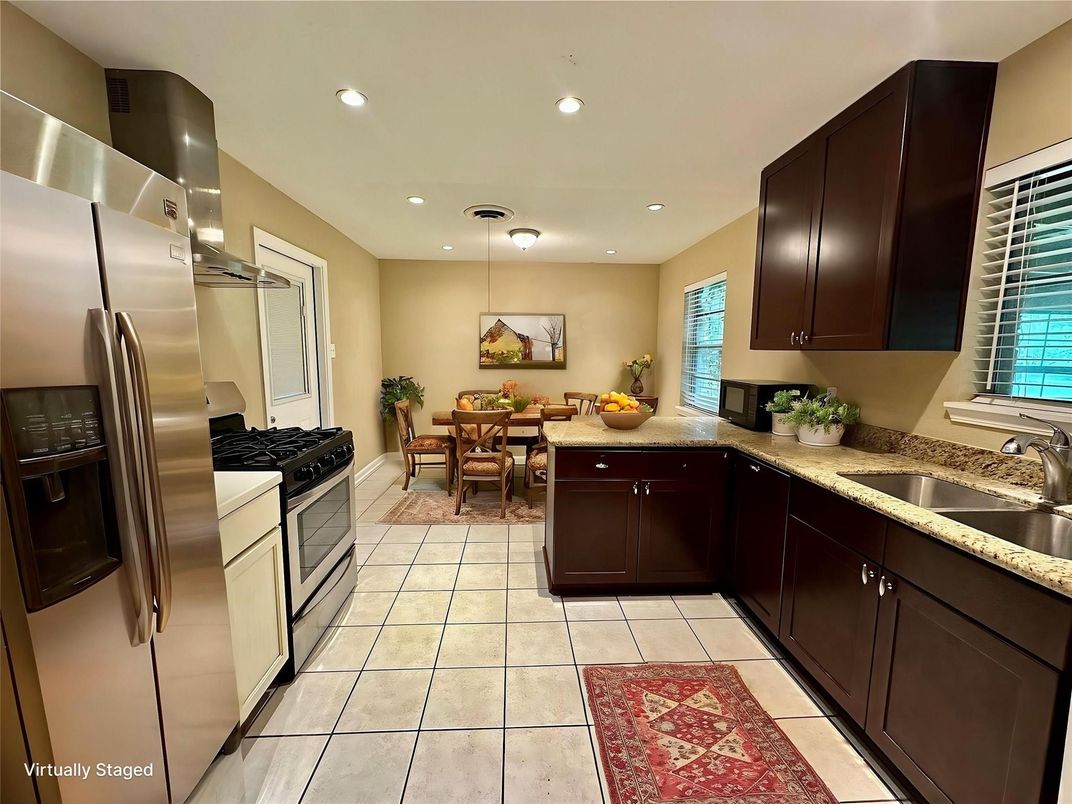 Dining room, Interior, Kitchen, Recessed Lighting, Stainless Steel Appliances