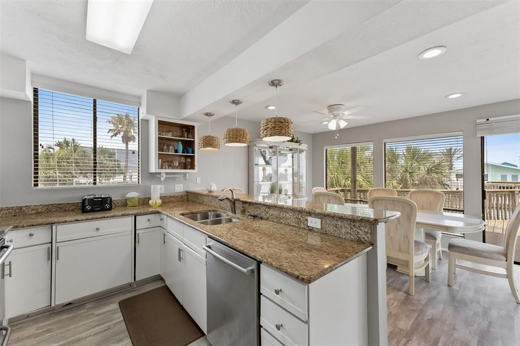 Dining room, Interior, Kitchen, Pendant Lights, Recessed Lighting, Wood Texture Flooring