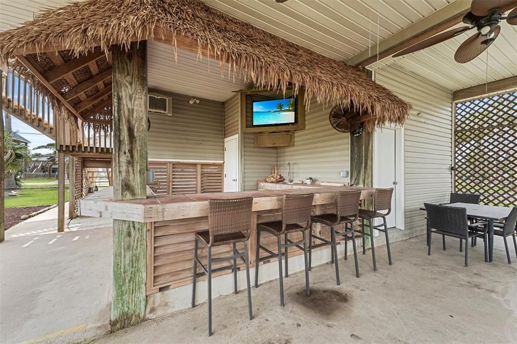 Exterior, Outdoor Kitchen