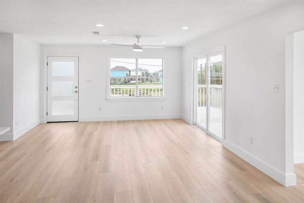 Empty room, Interior, Recessed Lighting, Wood Texture Flooring