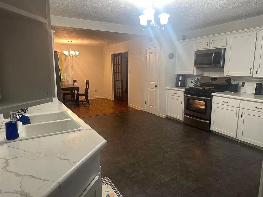 Chandelier, Dining room, Interior, Kitchen, Wood Texture Flooring
