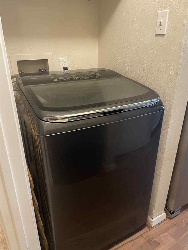 Interior, Washer, Wood Texture Flooring