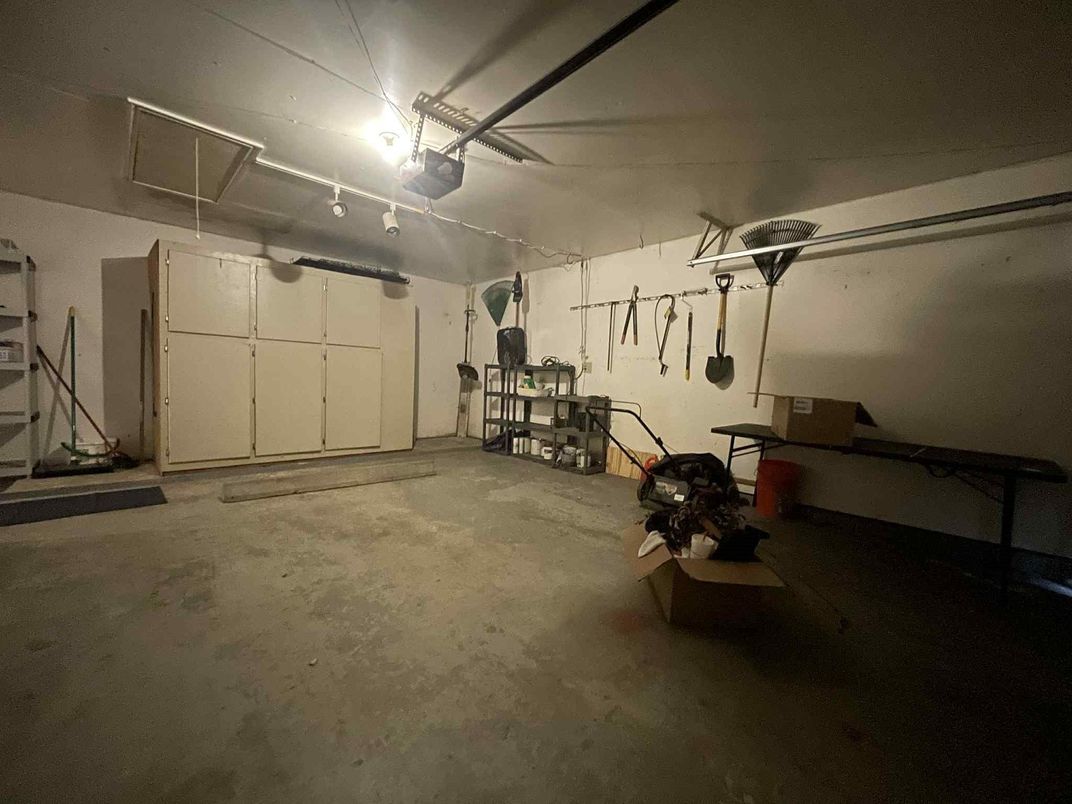 Garage, Interior