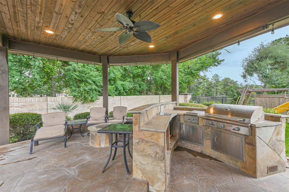 Exterior, Outdoor Kitchen