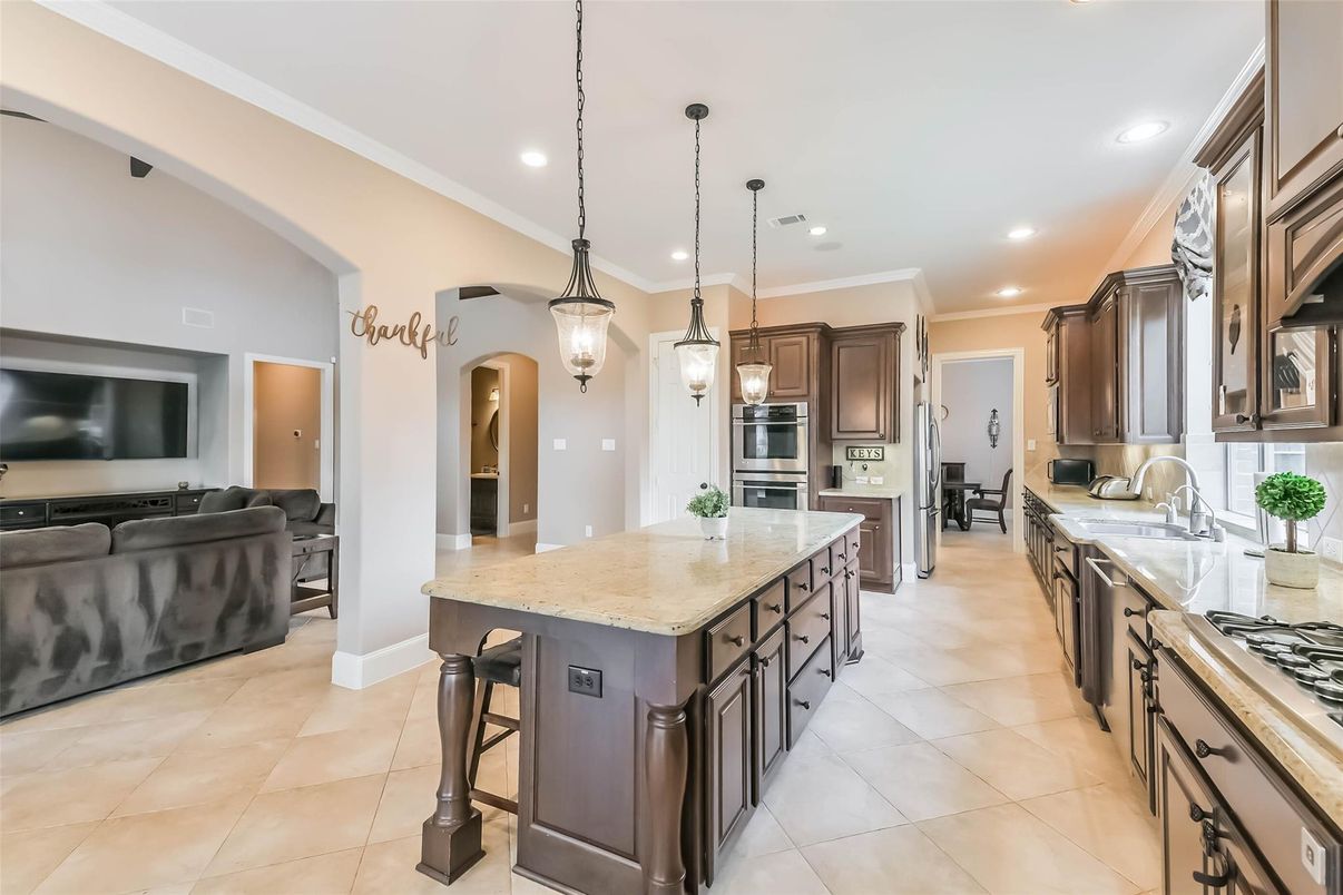 Interior, Kitchen, Living room, Pendant Lights, Recessed Lighting, Stainless Steel Appliances