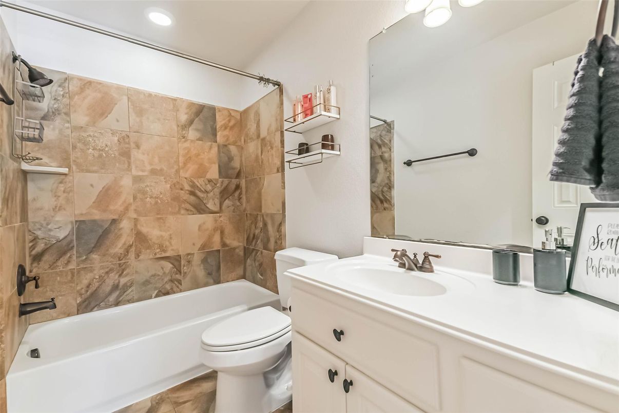 Bathroom, Interior, Recessed Lighting