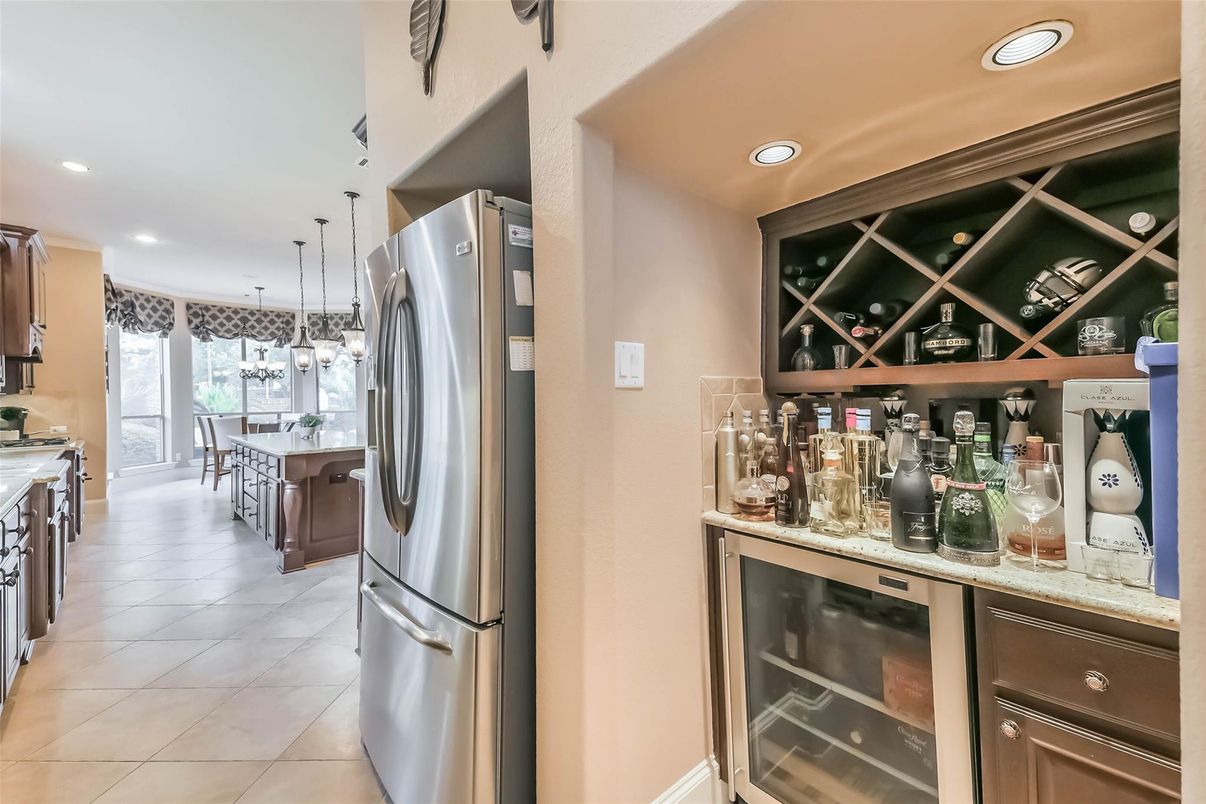 Dining room, Interior, Kitchen, Pendant Lights, Recessed Lighting, Stainless Steel Appliances