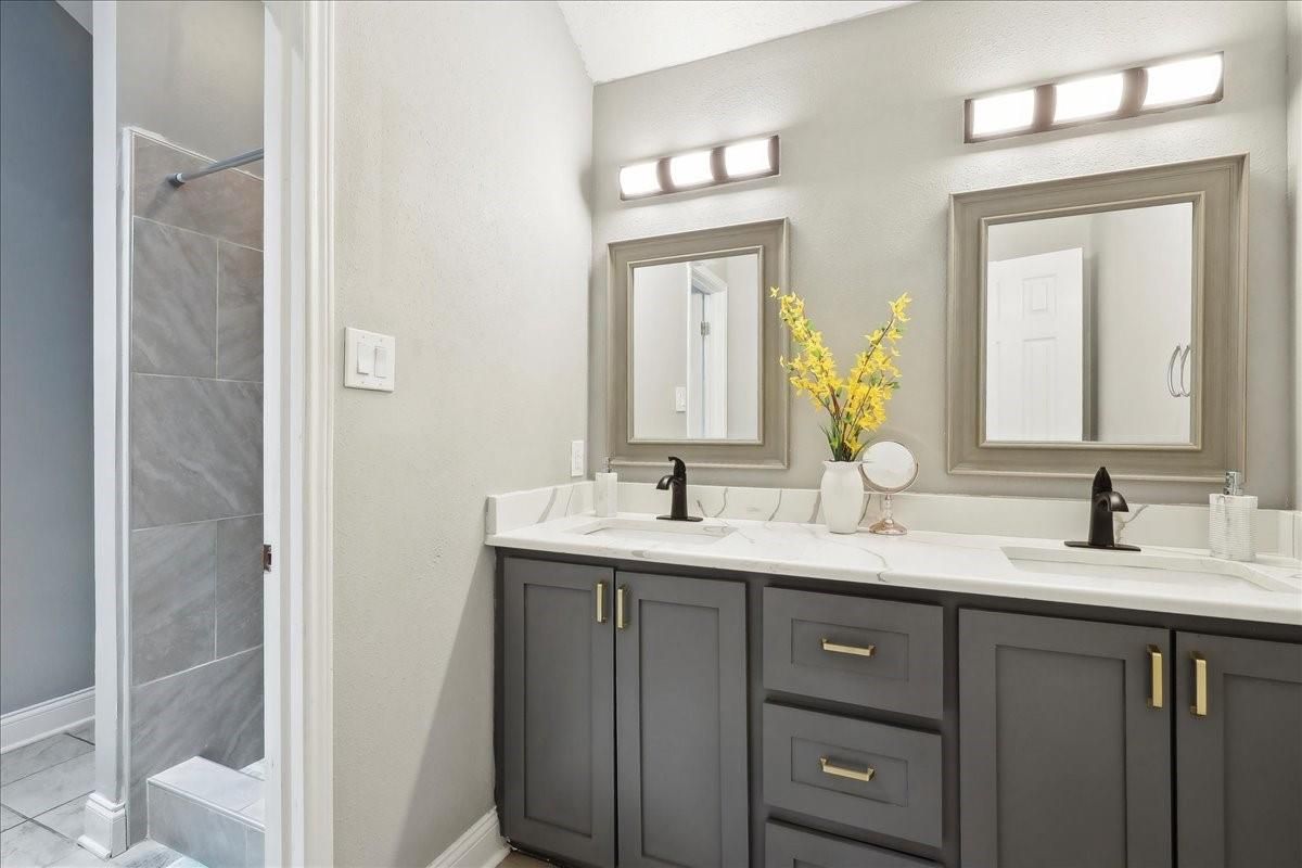 Bathroom, Dual Sink Vanities, Interior