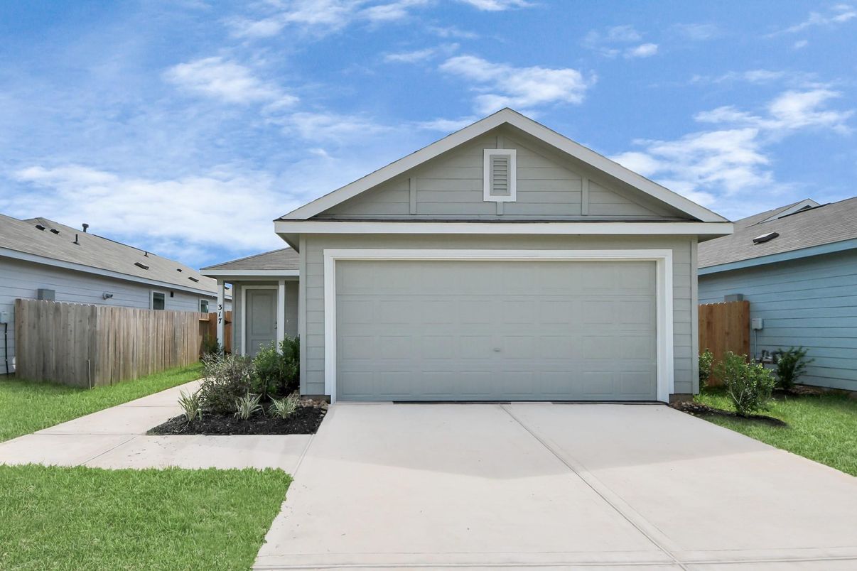 Attached, Exterior, Facade, American Craftsman