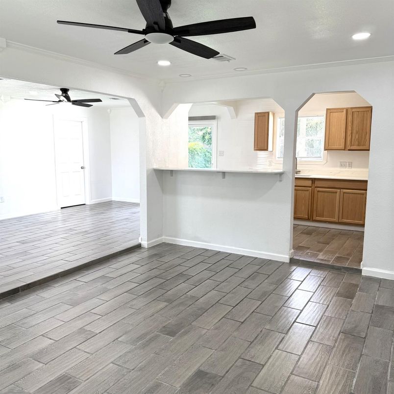 Interior, Recessed Lighting, Wood Texture Flooring