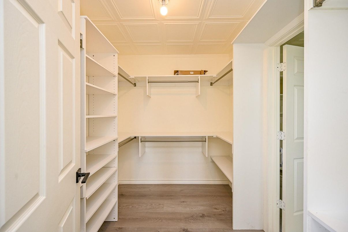 Interior, Walk-in Closets, Wood Texture Flooring