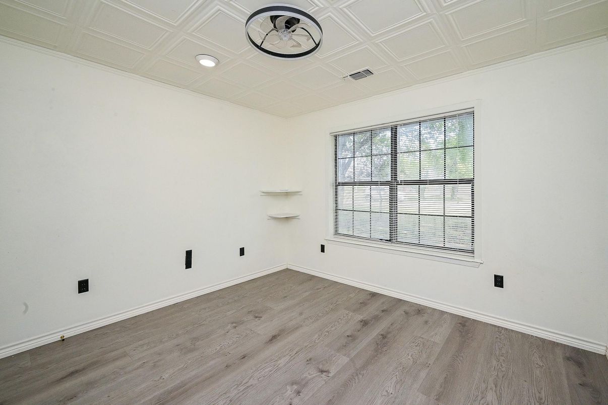 Empty room, Interior, Recessed Lighting, Wood Texture Flooring
