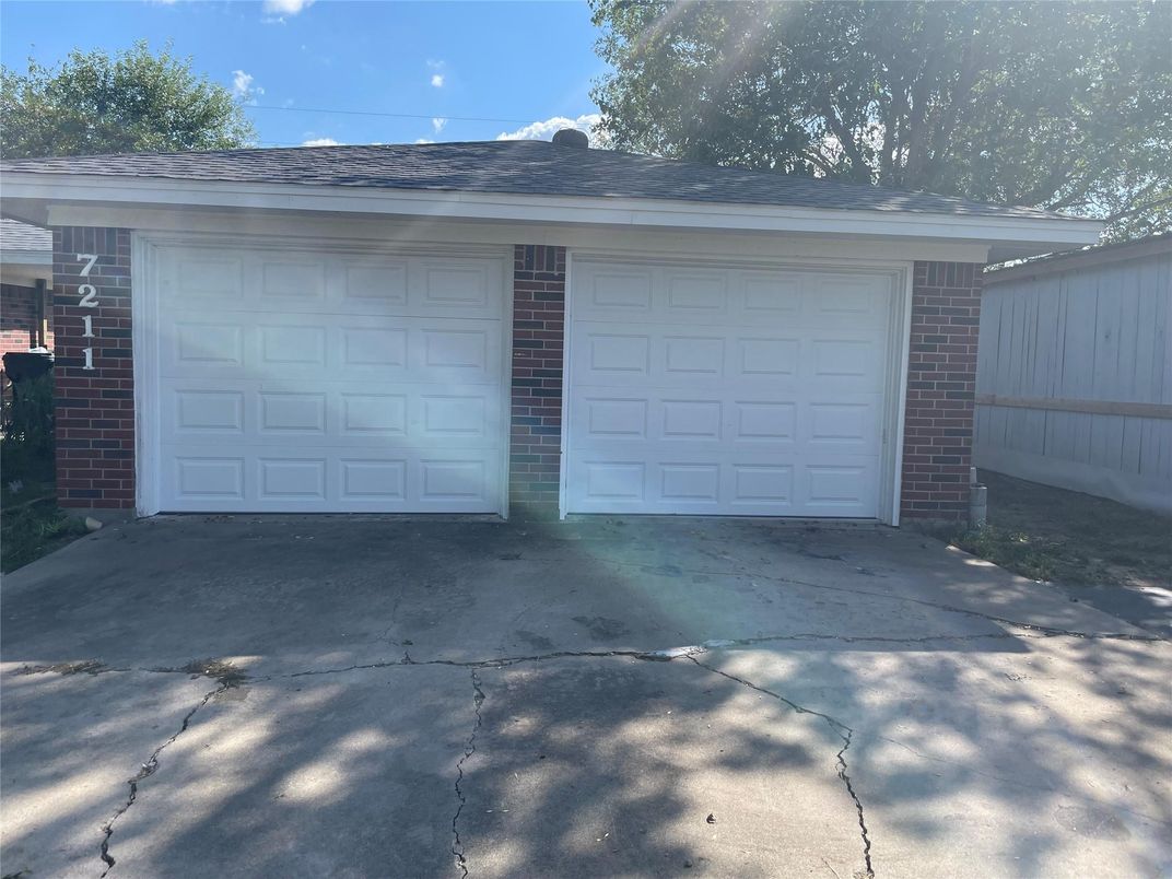 Detached Garage, Exterior