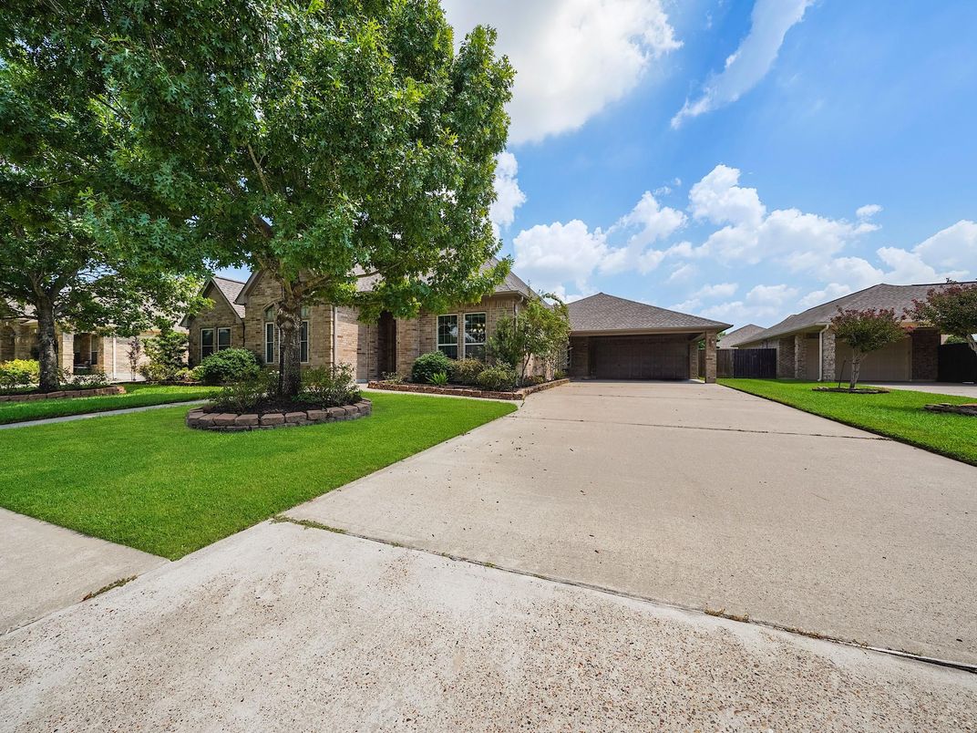 Backyard, Detached Garage, Exterior