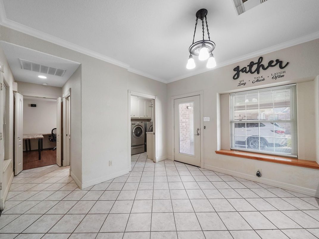 Interior, Pendant Lights, Recessed Lighting, Utility Closets, Washer