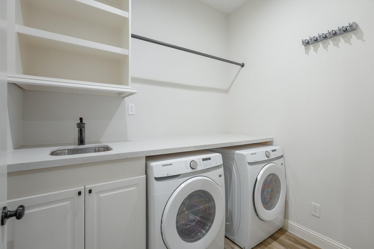 Interior, Washer, Wood Texture Flooring