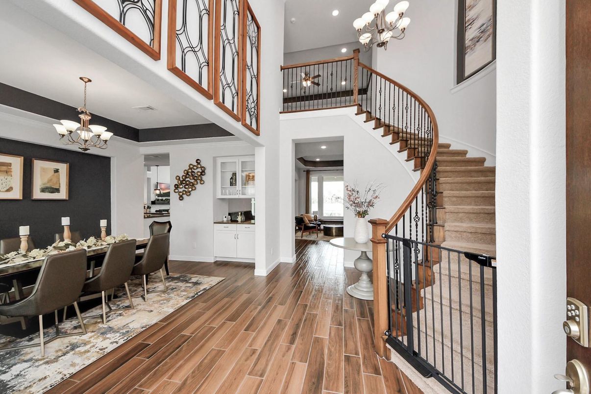 Chandelier, Dining room, Interior, Recessed Lighting, Wood Texture Flooring