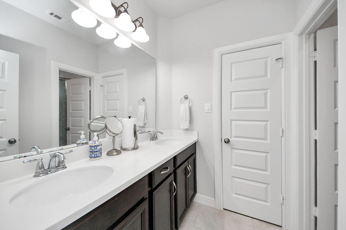 Bathroom, Dual Sink Vanities, Interior