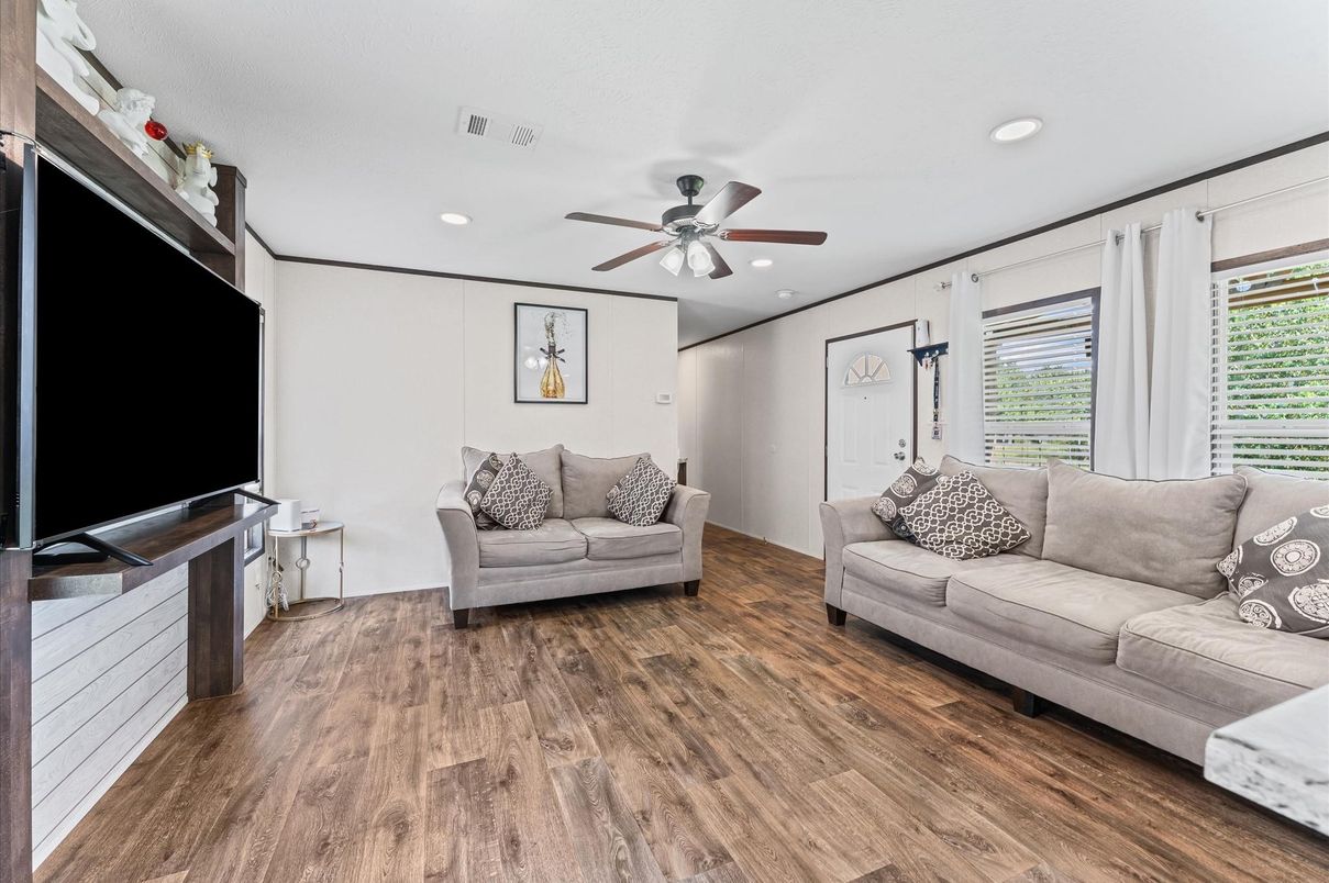 Interior, Living room, Recessed Lighting, Wood Texture Flooring