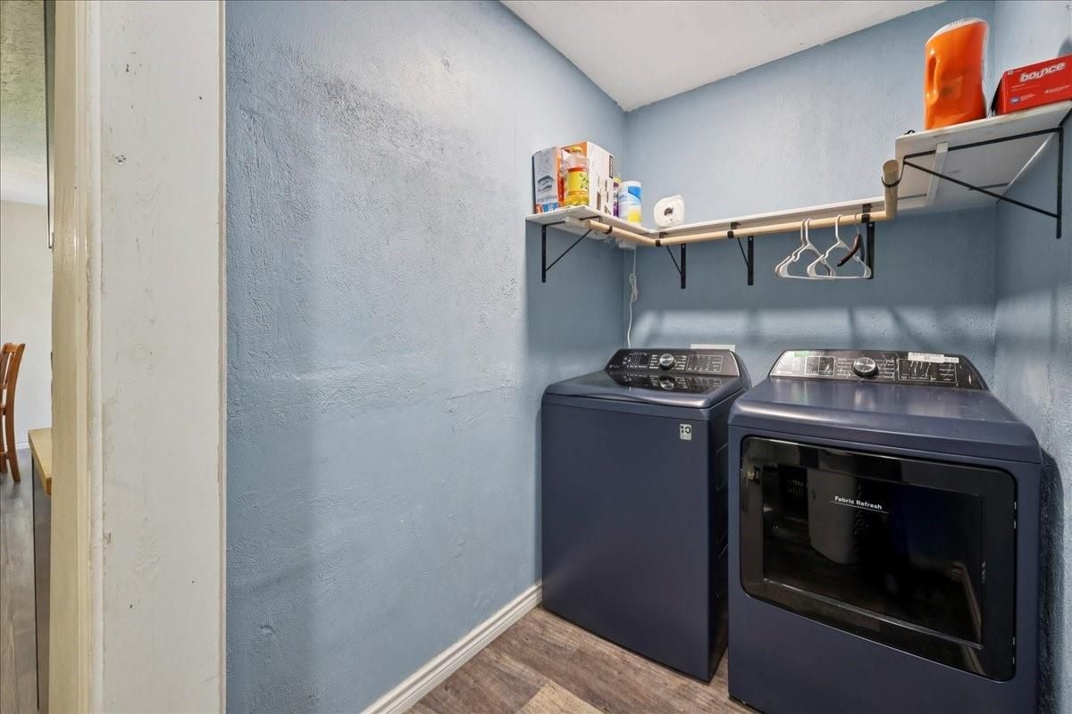 Interior, Washer, Wood Texture Flooring