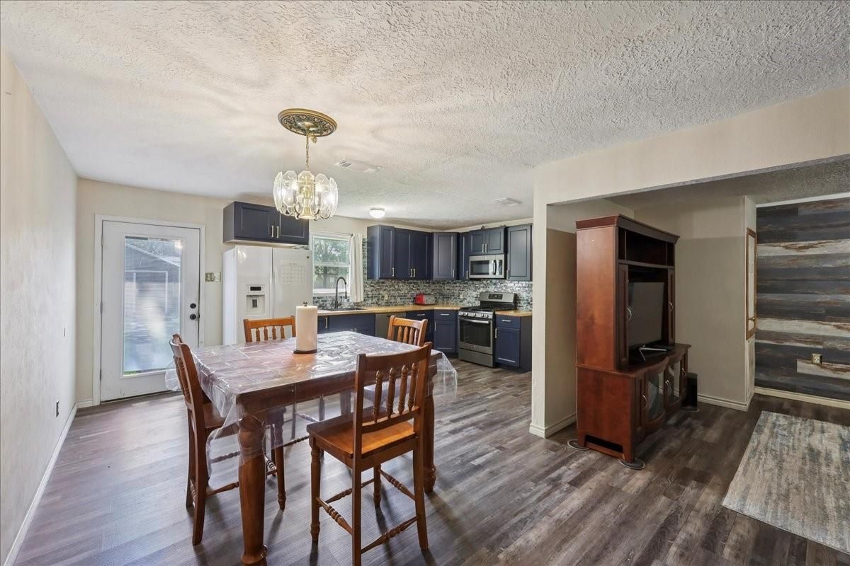 Chandelier, Dining room, Interior, Kitchen, Stainless Steel Appliances, Wood Texture Flooring